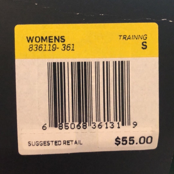 Women’s Nike Zip-Up Jacket in Green - Picture 8 of 9